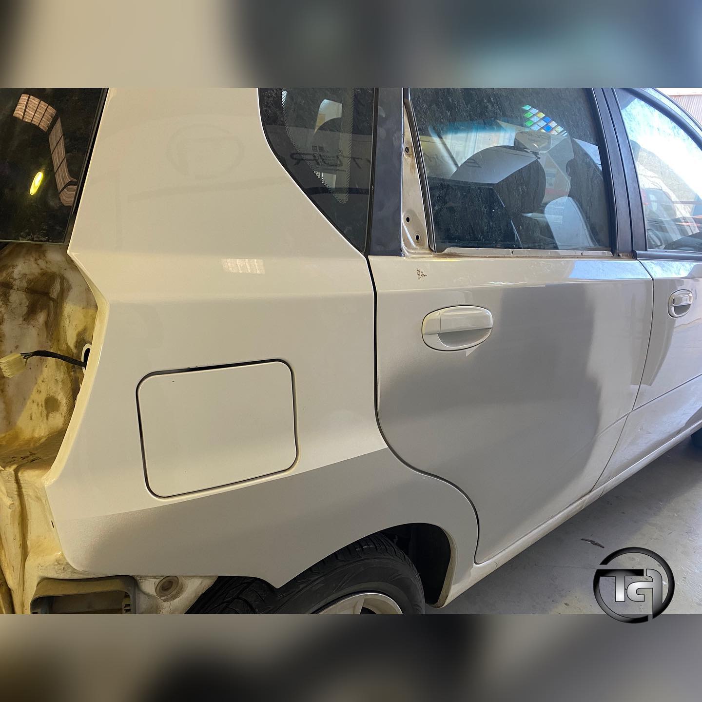 talleres axarquia, chapa y pintura, mecanica, taller concertado, compañias de seguros, coches de sustitución, mecanica, reparación del automovil, taller en velez malaga, malaga, axarquia, trabajos en bancada, reparacion, llantas, pintado de llantas, maquina de ozono,  Pintura Completa, 