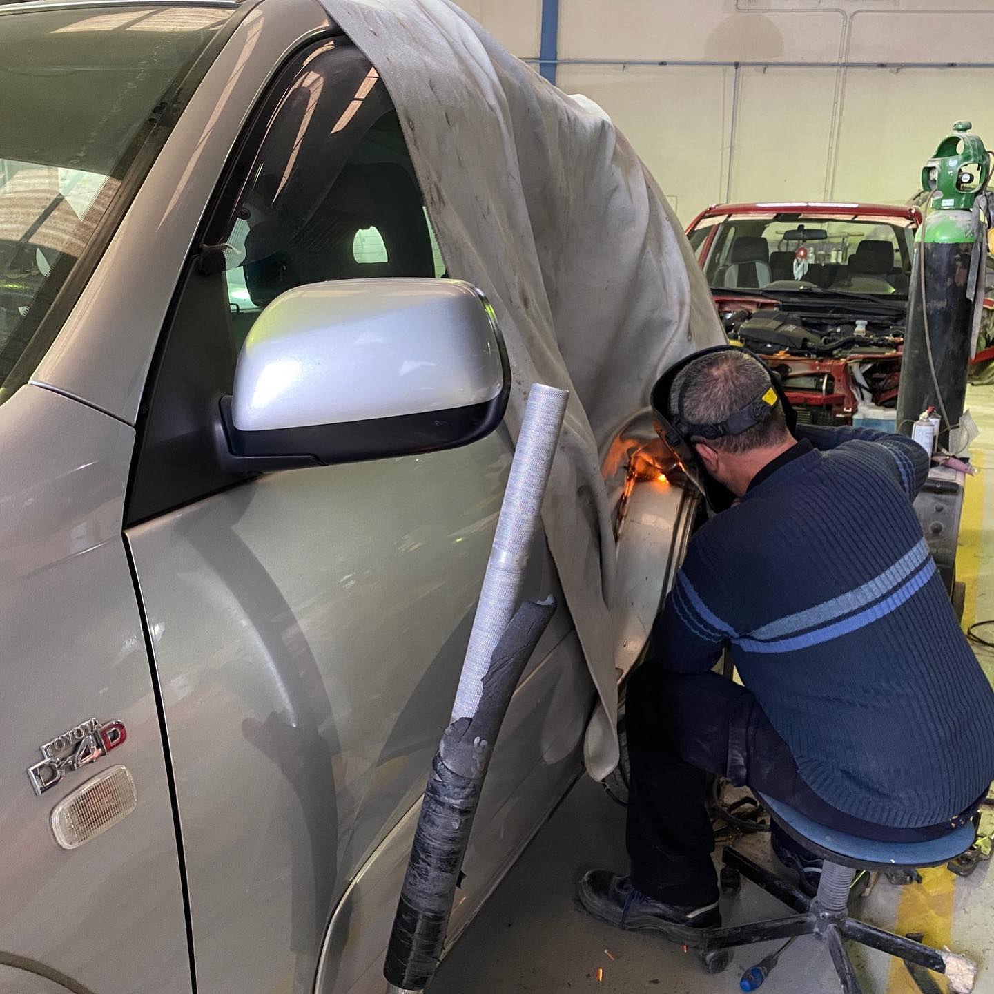 talleres axarquia, chapa y pintura, mecanica, taller concertado, compañias de seguros, coches de sustitución, mecanica, reparación del automovil, taller en velez malaga, malaga, axarquia, trabajos en bancada, reparacion, llantas, pintado de llantas, maquina de ozono,  Pintura Completa, 