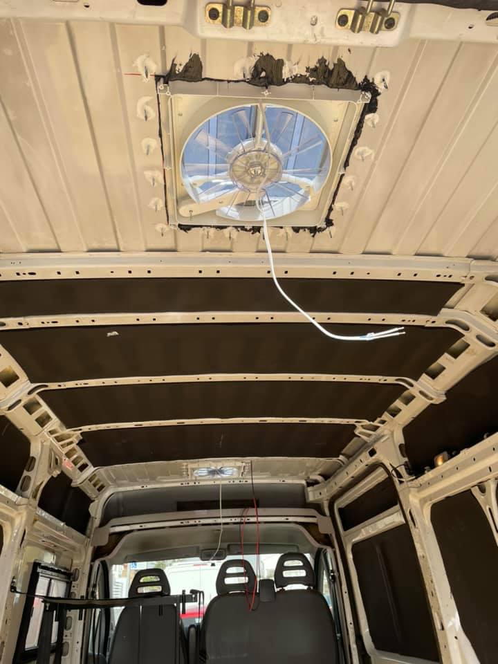 Trabajo Fiat Ducato, para Diyo Homologaciones talleres axarquia, chapa y pintura, mecanica, taller concertado, compañias de seguros, coches de sustitución, mecanica, reparación del automovil, taller en velez malaga, malaga, axarquia, trabajos en bancada, reparacion, llantas, pintado de llantas, maquina de ozono, Pintura Completa, Diyo Homologaciones,